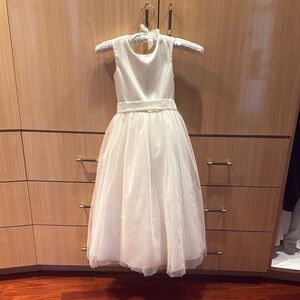 Elegant White Sleeveless Dress